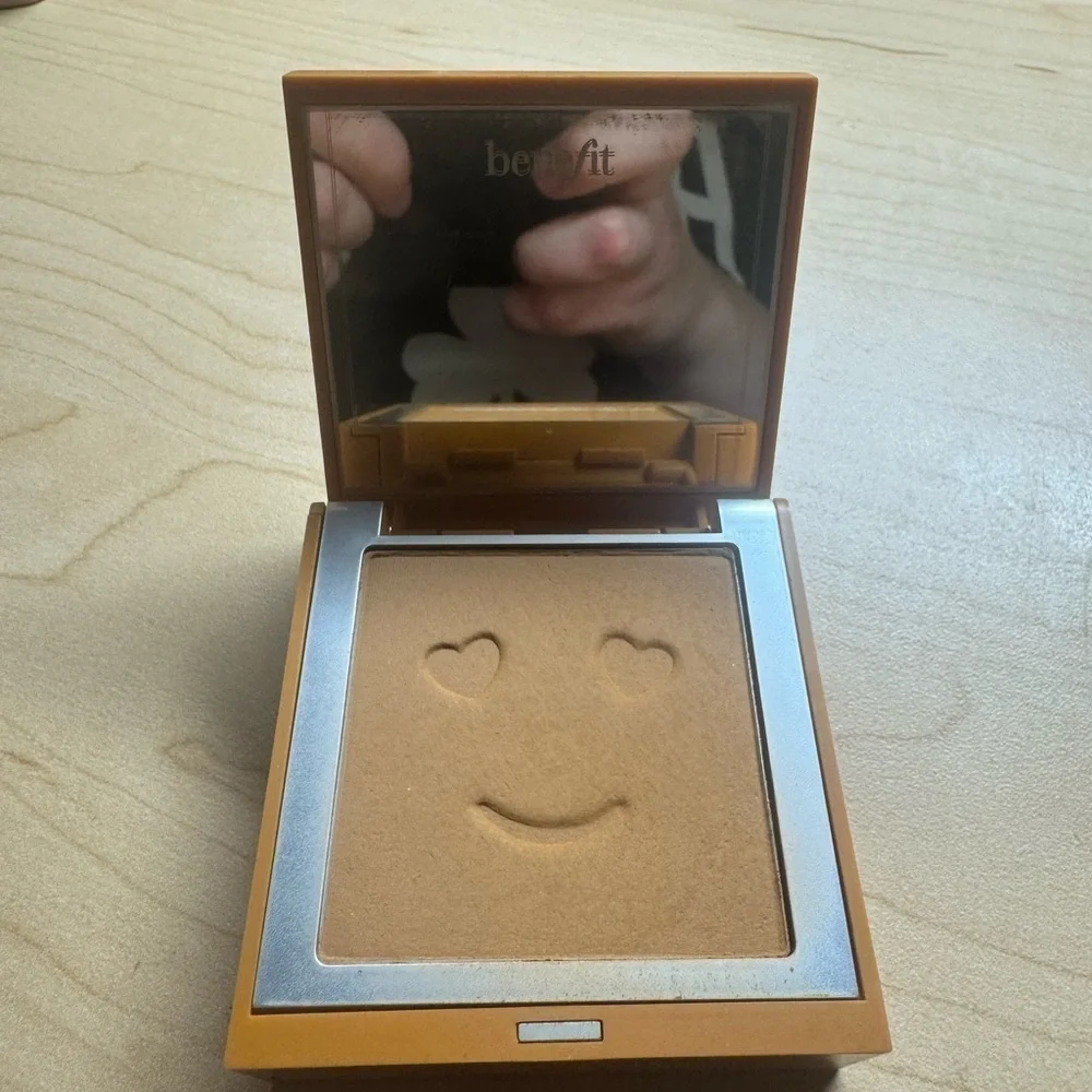 Orange Box with Heart Eyes Emoji